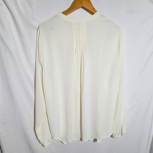 Women's TORRID Henley Cream Blouse, V-neck, Long Sleeve, Classic,‎ Sz 1 - Picture 2 of 8